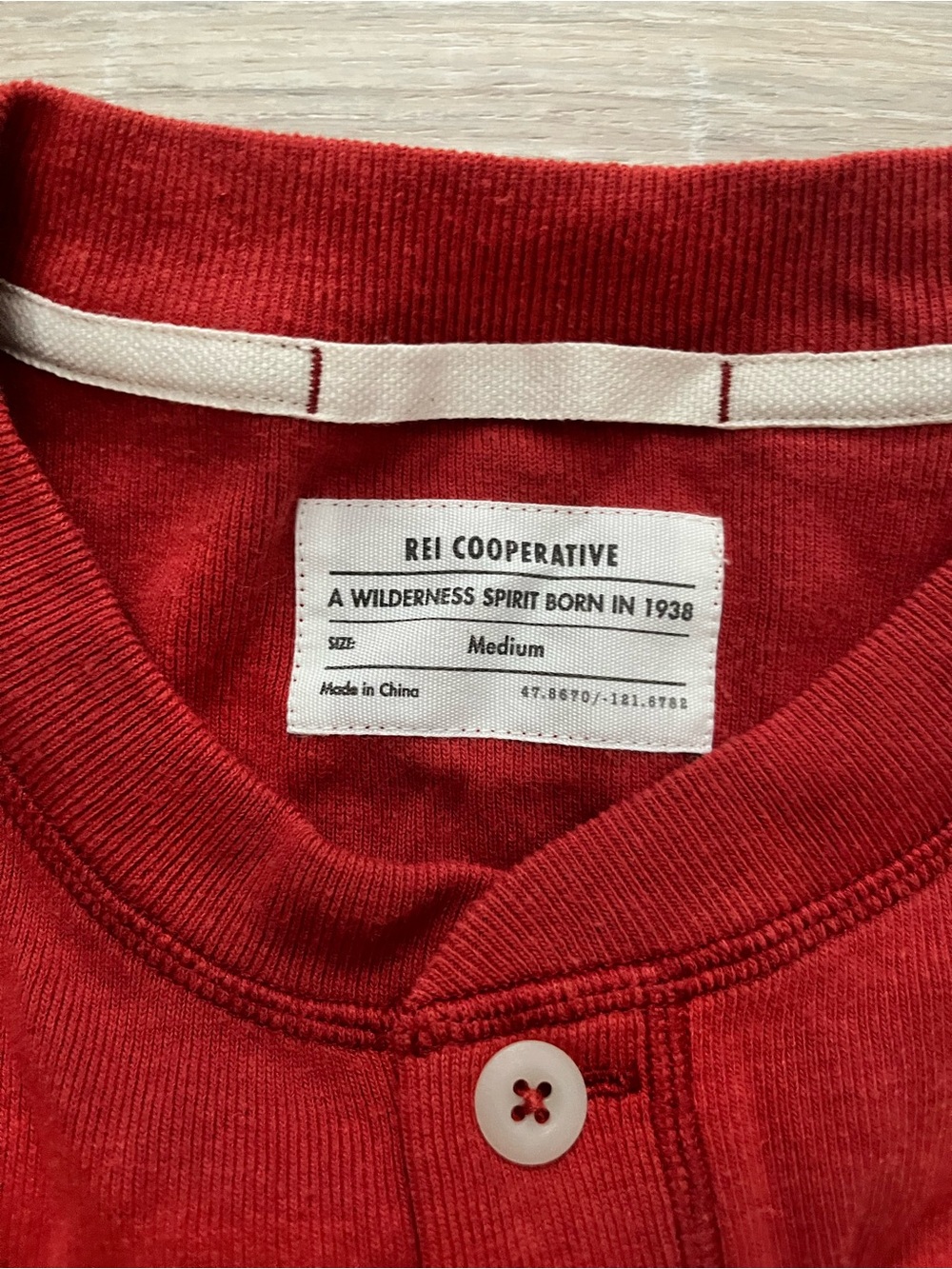 NWT REI Women’s Farlands Long Sleeve Henley Red Cascades - Size Medium - Picture 4 of 7